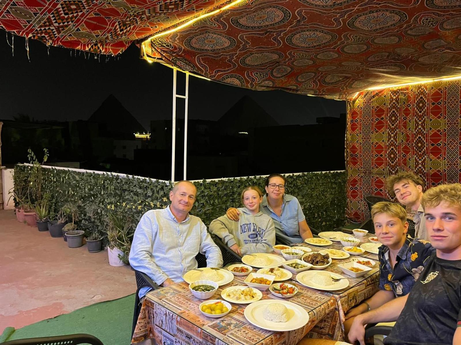 Jana Pyramids View In 3 Bed and Breakfast Kafret el-Gabal Buitenkant foto