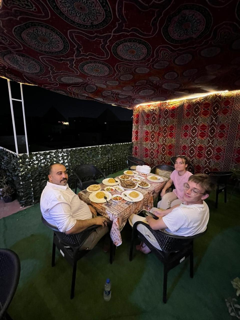 Jana Pyramids View In 3 Bed and Breakfast Kafret el-Gabal Buitenkant foto