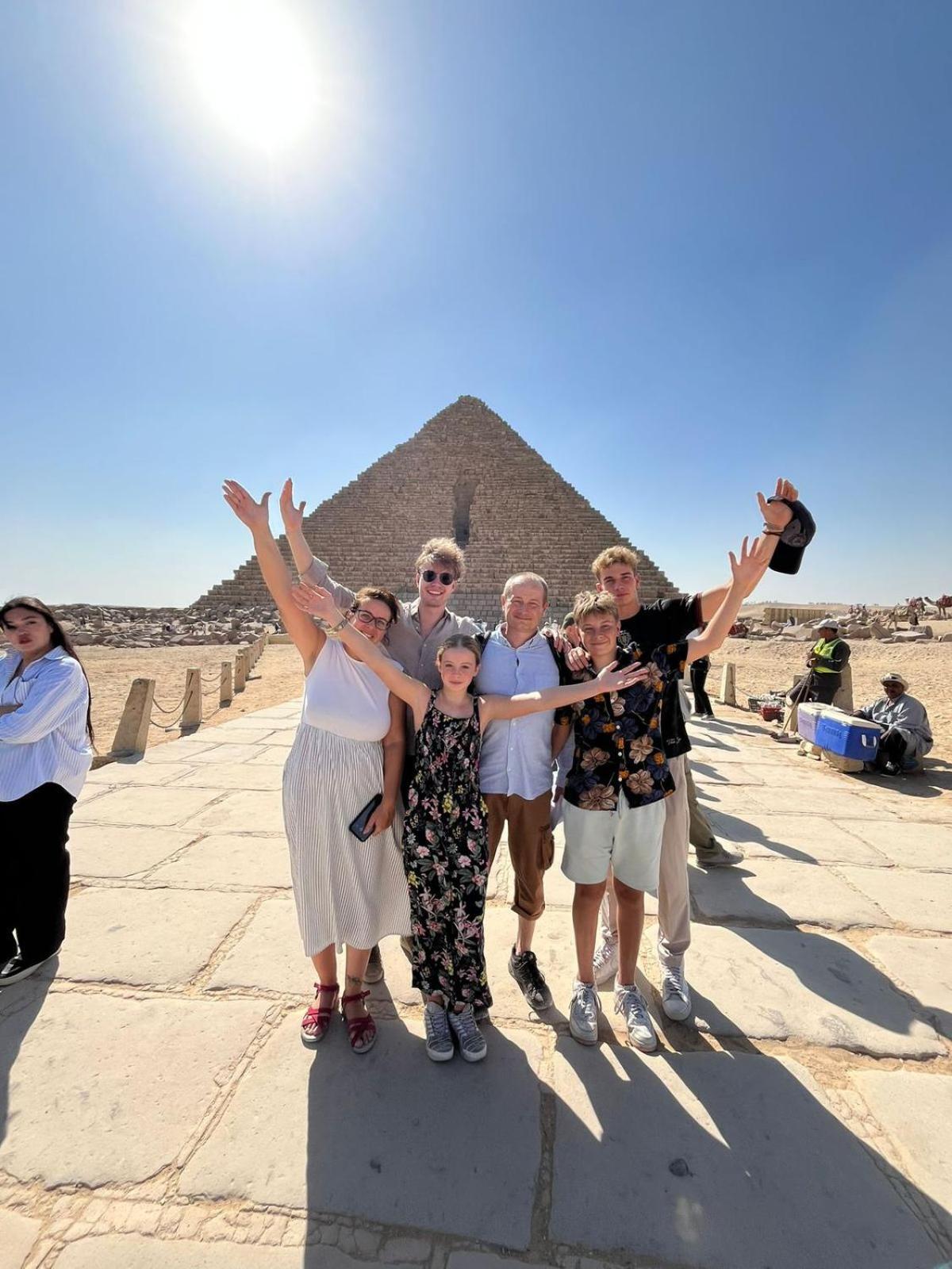 Jana Pyramids View In 3 Bed and Breakfast Kafret el-Gabal Buitenkant foto