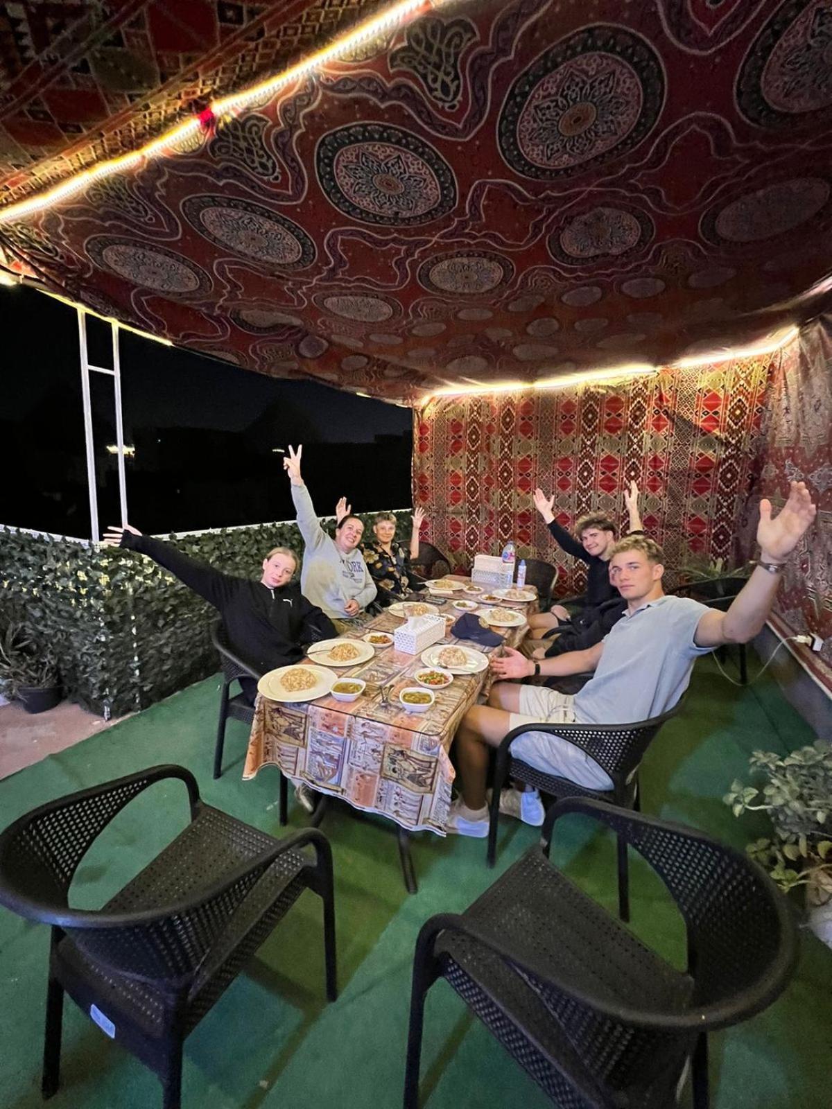 Jana Pyramids View In 3 Bed and Breakfast Kafret el-Gabal Buitenkant foto